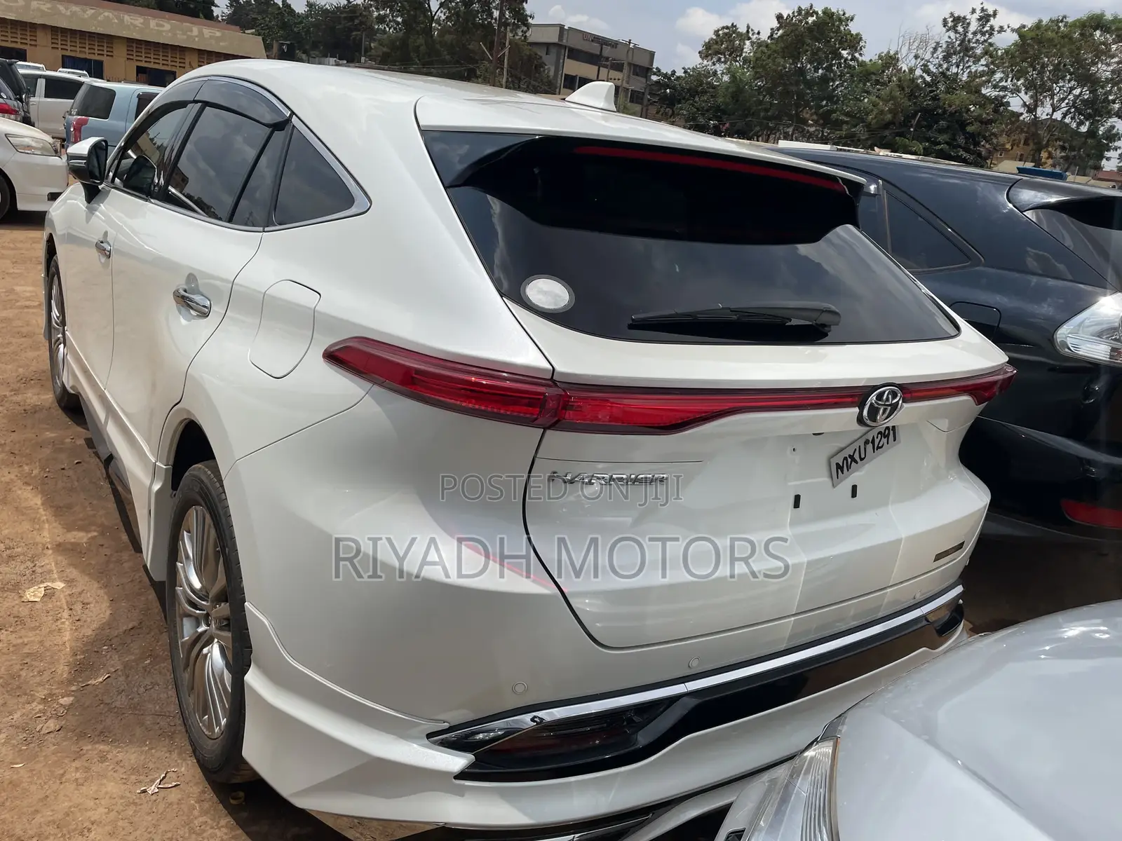 Toyota Harrier 2.0 2020 White