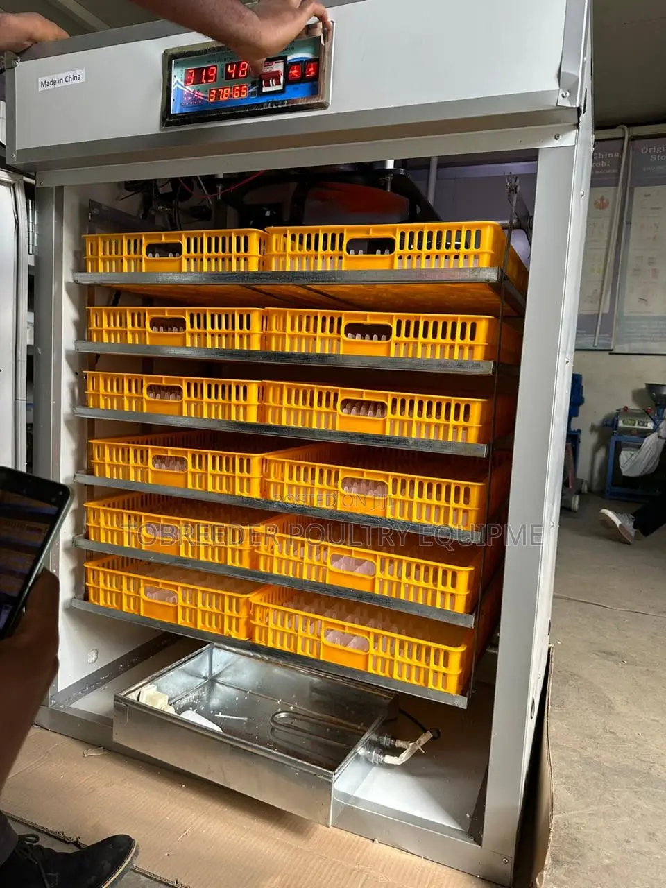 1056 Egg Incubator