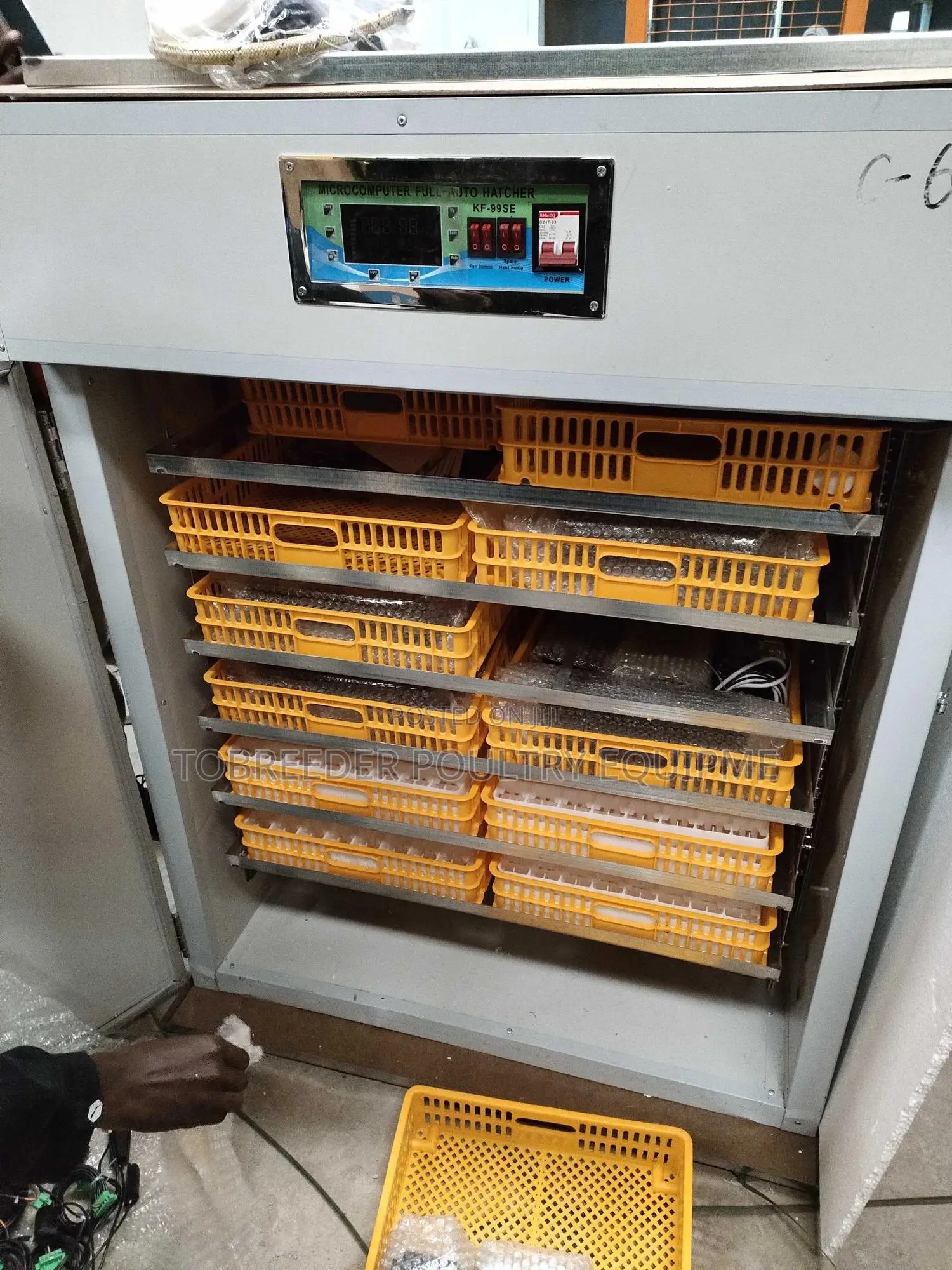 1056 Egg Incubator