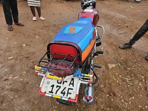 TVS HLX 125 2019 Red