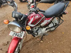 TVS HLX 125 2023 Red