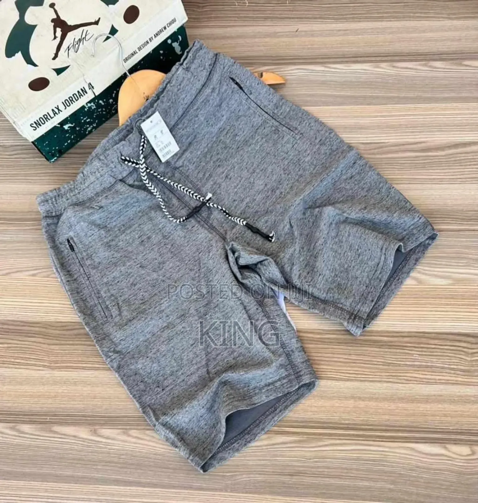 Shorts. Grey. Relaxed Fit