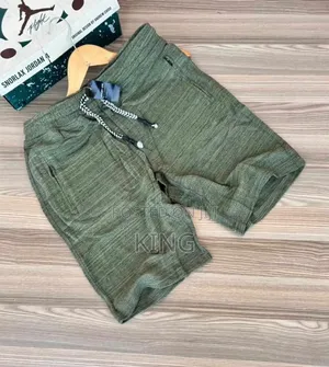 Shorts. Green. Relaxed Fit