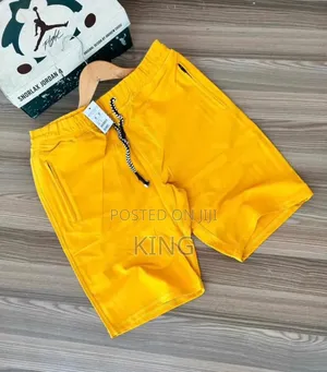 Shorts. Yellow. Relaxed Fit