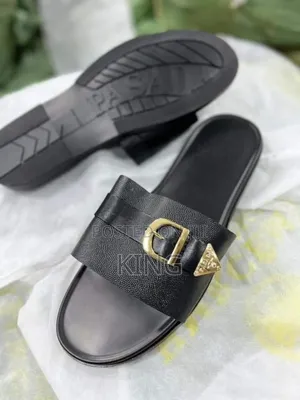 Dus Black Casual Sandals.