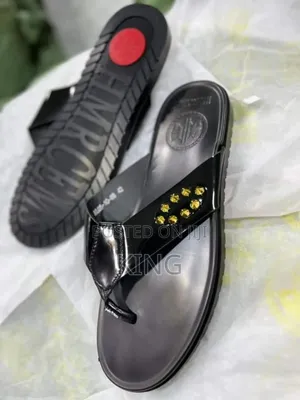 Hrcems Men's Casual Sandals . Black