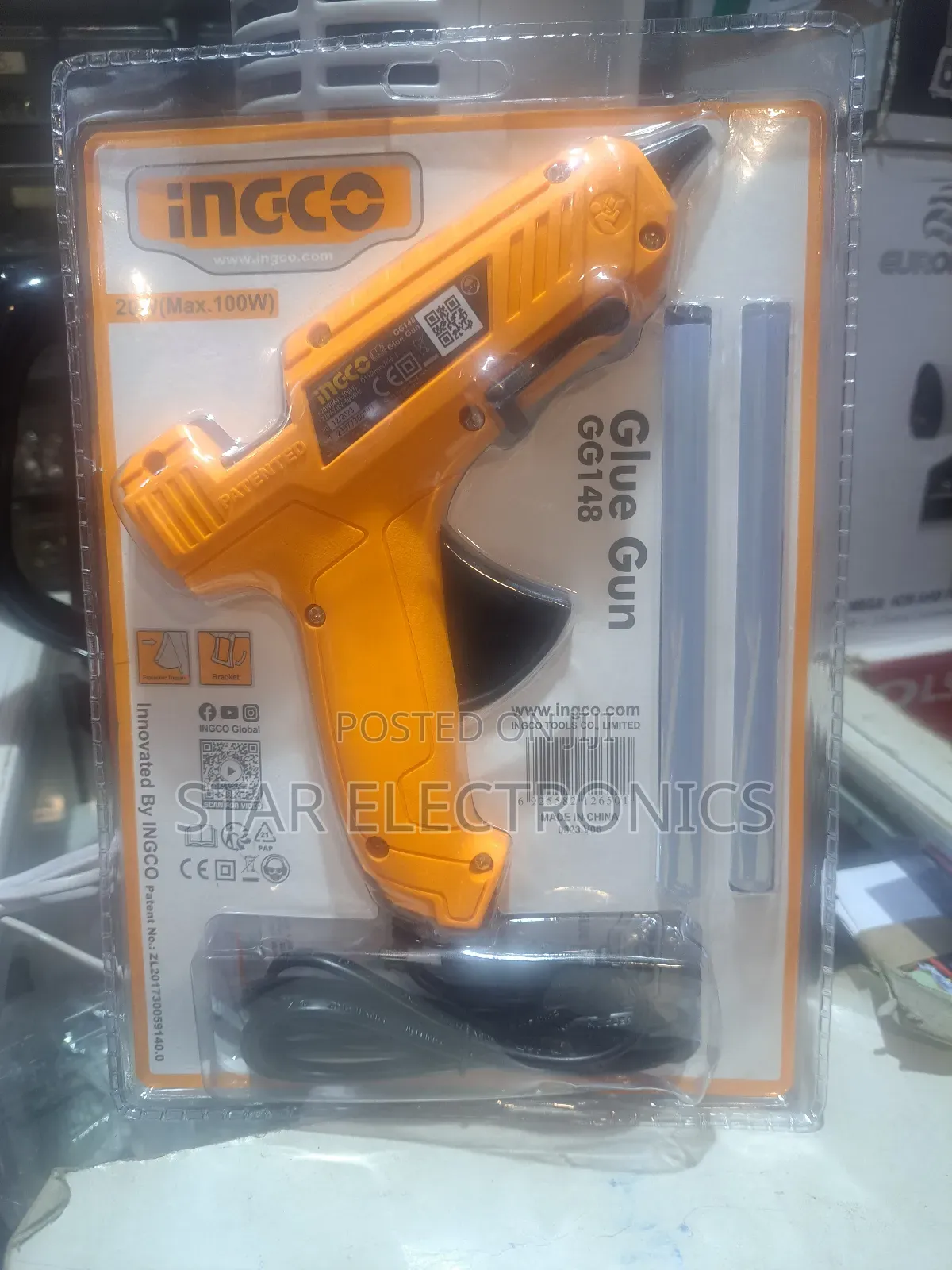 Glue Gun + 2 Glue Sticks
