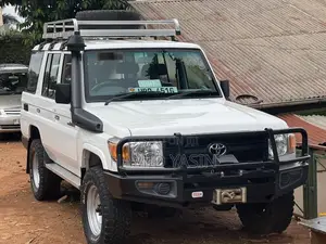 Toyota Land Cruiser 2017 White