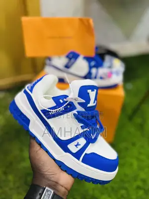 Classic Louis Vuitton Trainer Max in Stock