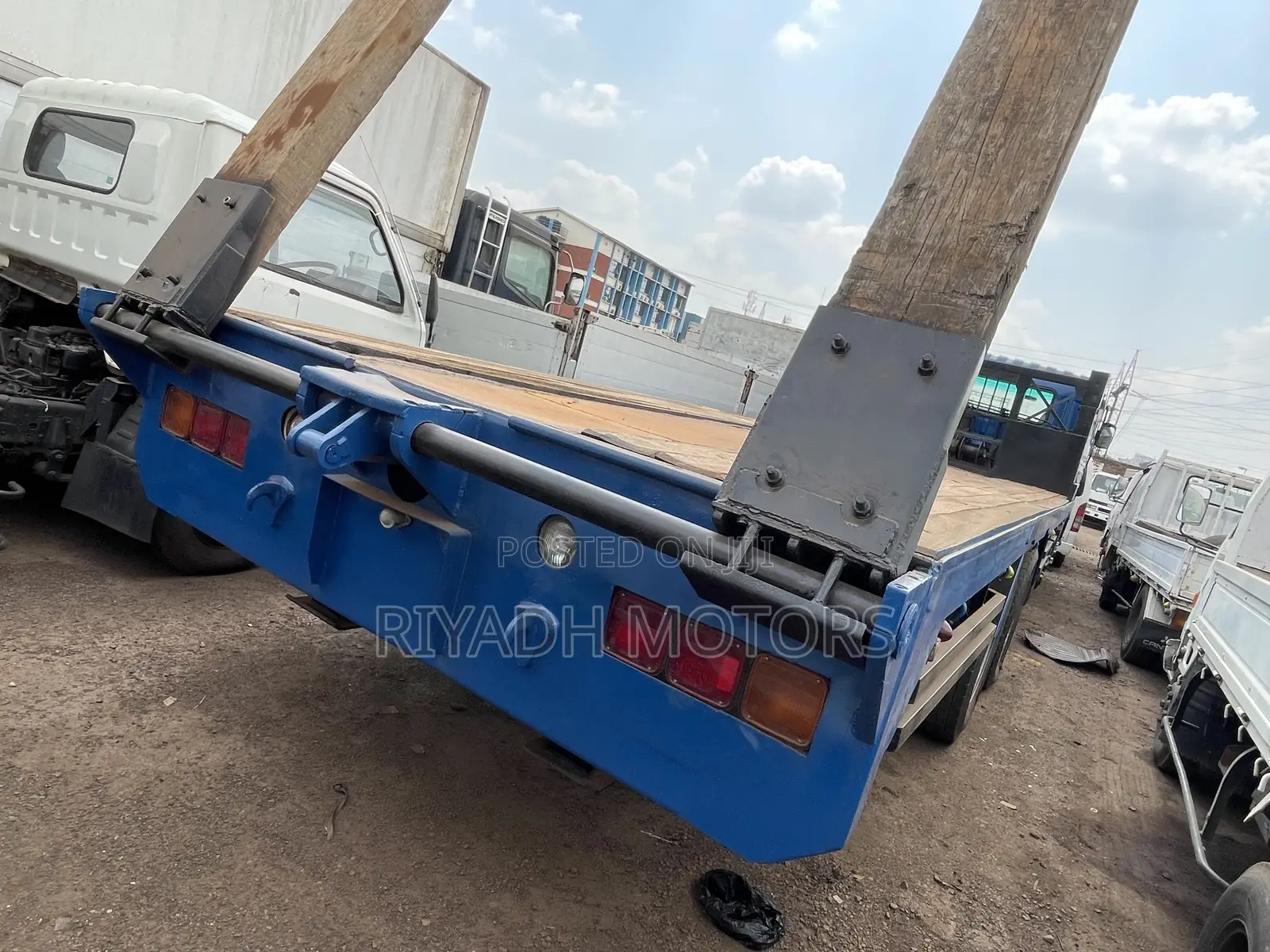 Fuso Low Bed