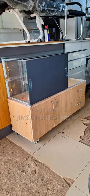 Glass Counter Table 4ft With Lights