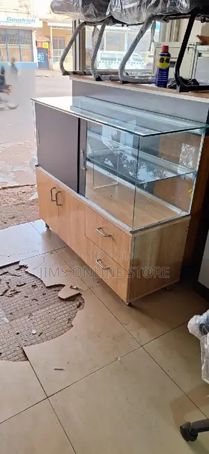 Glass Counter Table 4ft With Lights