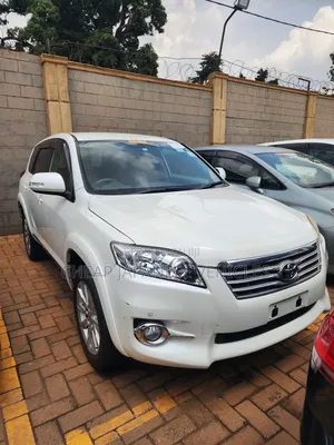 Toyota Vanguard 2011 White