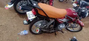 TVS HLX 125 2021 Red