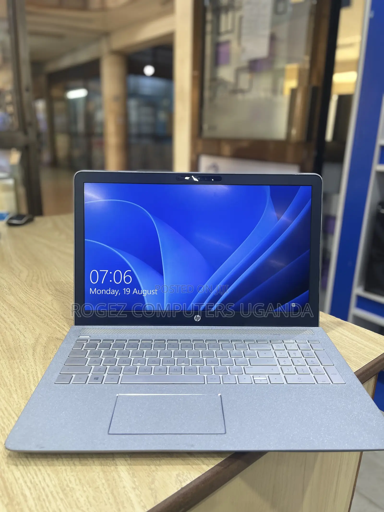 New Laptop HP Pavilion 15-Cs3063cl 8GB Intel Core I7 SSD 256GB