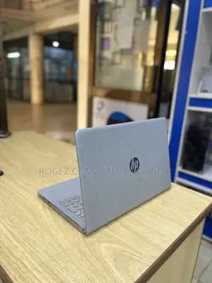 New Laptop HP Pavilion 15-Cs3063cl 8GB Intel Core I7 SSD 256GB