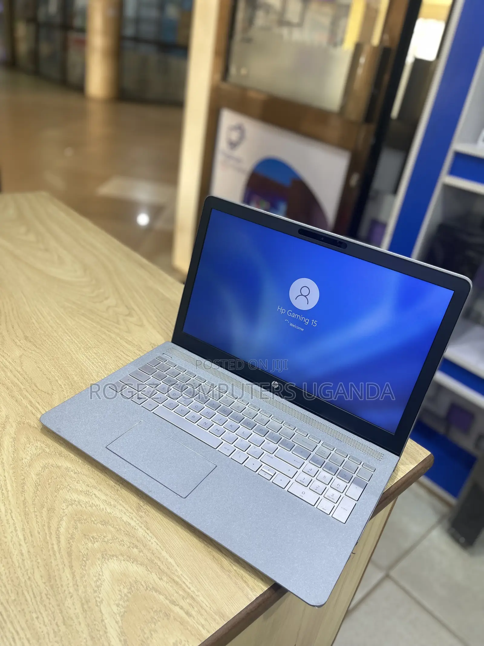 New Laptop HP Pavilion 15-Cs3063cl 8GB Intel Core I7 SSD 256GB