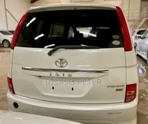 Toyota ISIS 1.8 Platana V-selection 2WD 2011 White