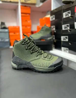 Under Armour Mid Hikings in Stock
