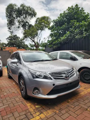 Toyota Avensis 2015 Silver