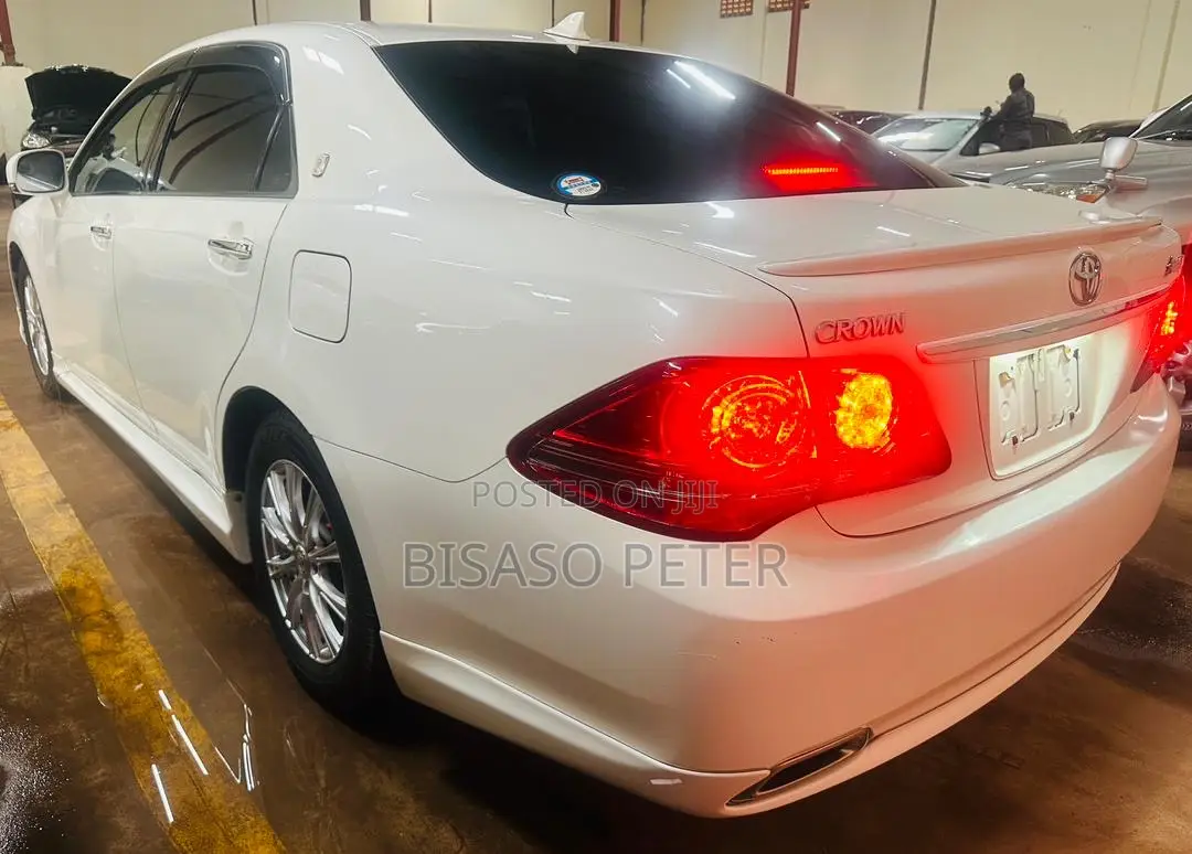 Toyota Crown 2009 White