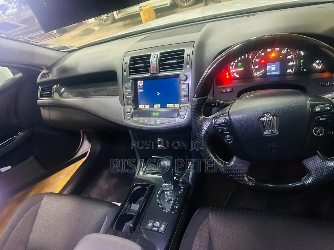 Toyota Crown 2009 White