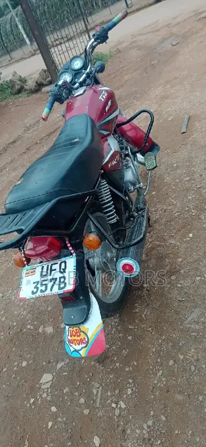 TVS HLX 125 2021 Red