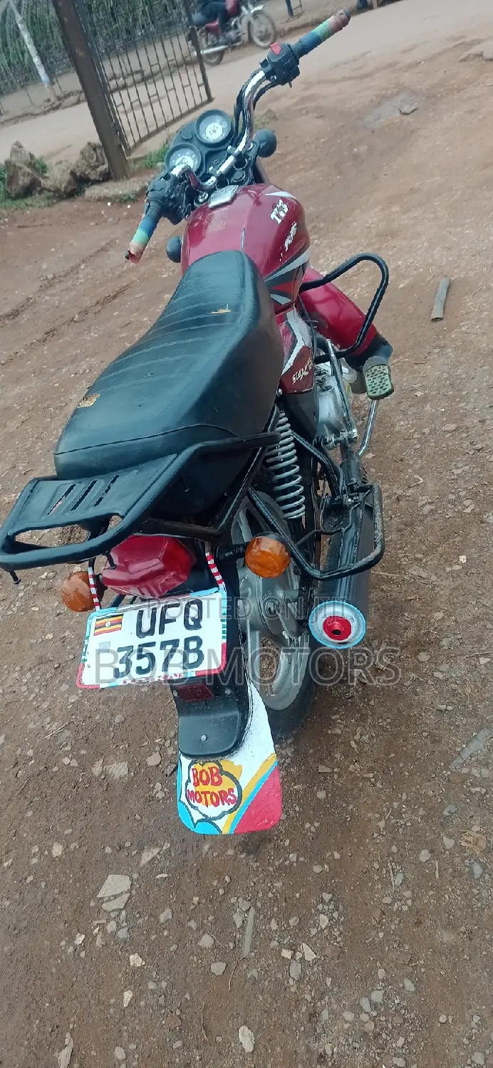 TVS HLX 125 2021 Red