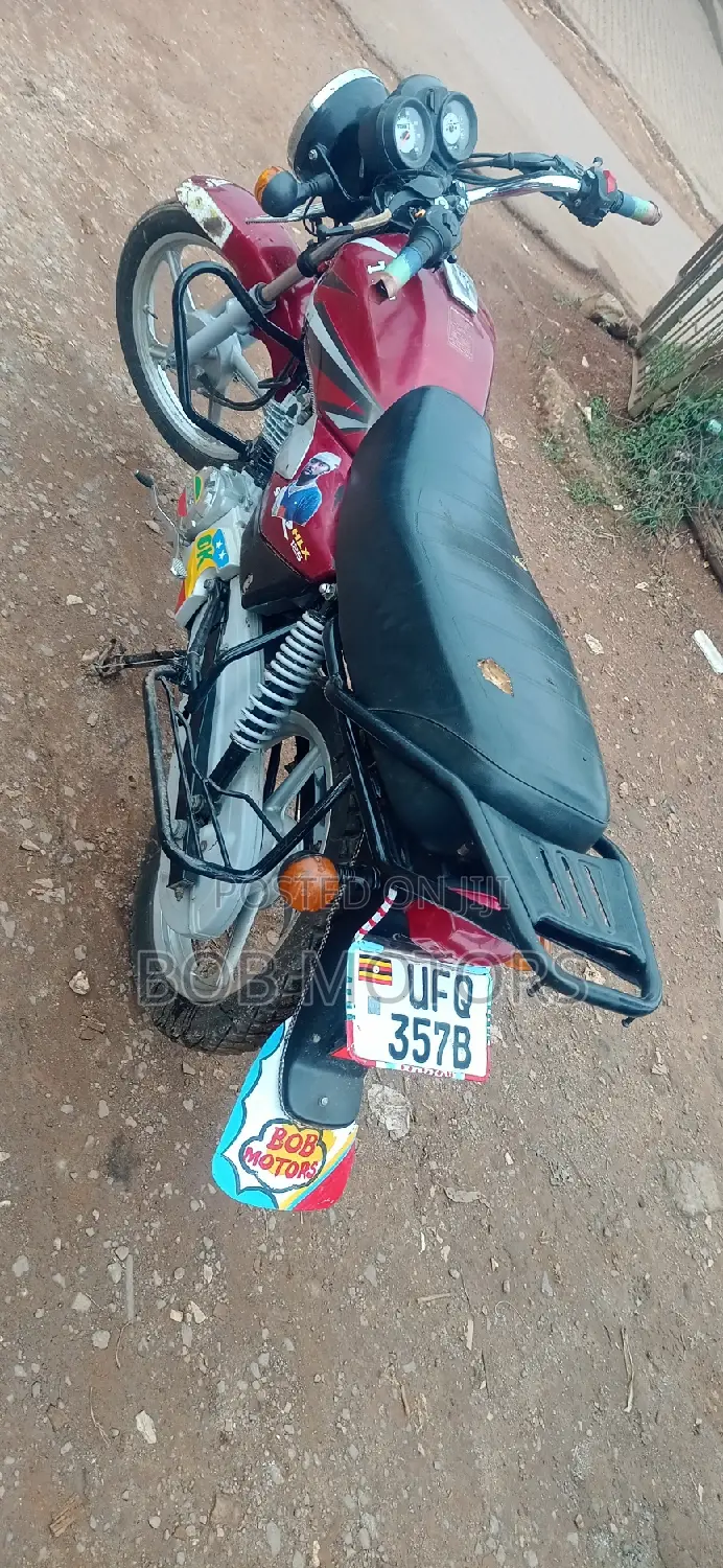 TVS HLX 125 2021 Red