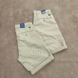 Short in Lite Olive Khaki