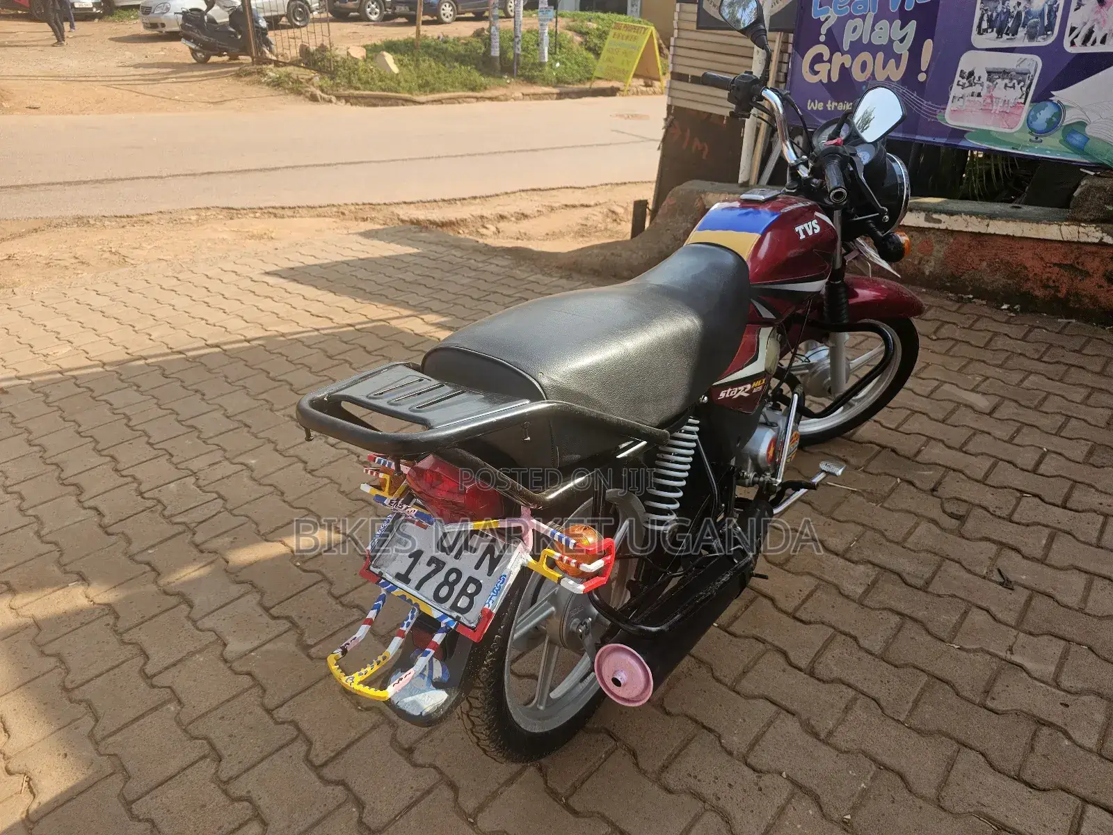 TVS HLX 125 2023 Red