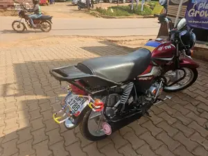 TVS HLX 125 2023 Red