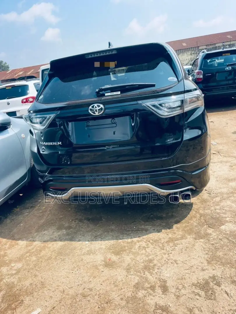 Toyota Harrier 2.0 2015 Black