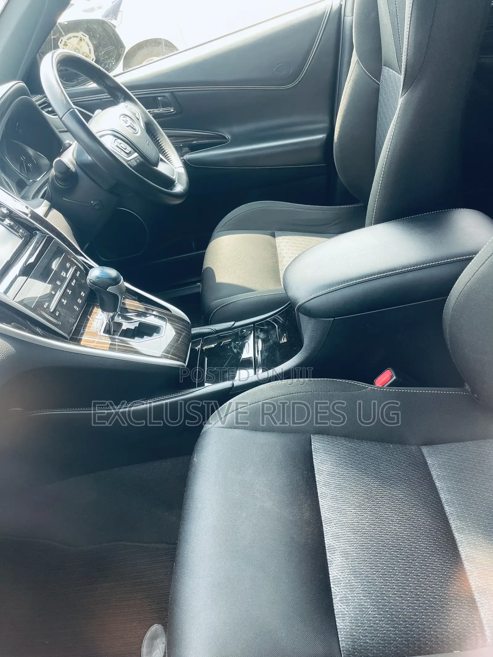 Toyota Harrier 2.0 2015 Black