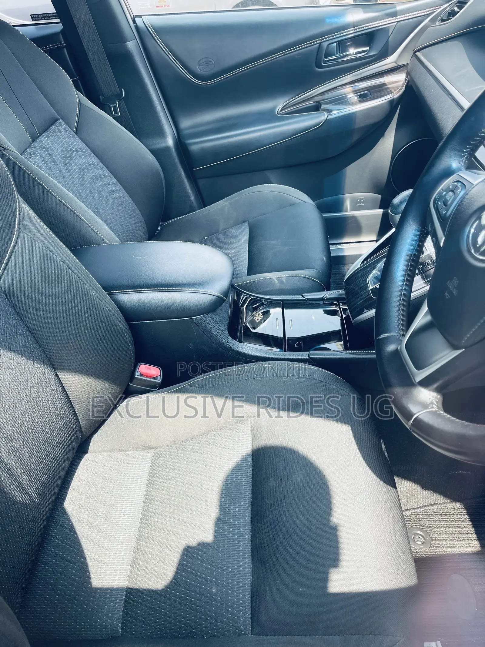 Toyota Harrier 2.0 2015 Black