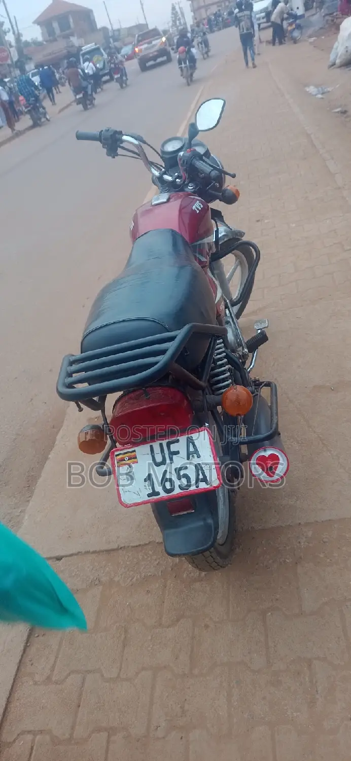 TVS HLX 125 2021 Red