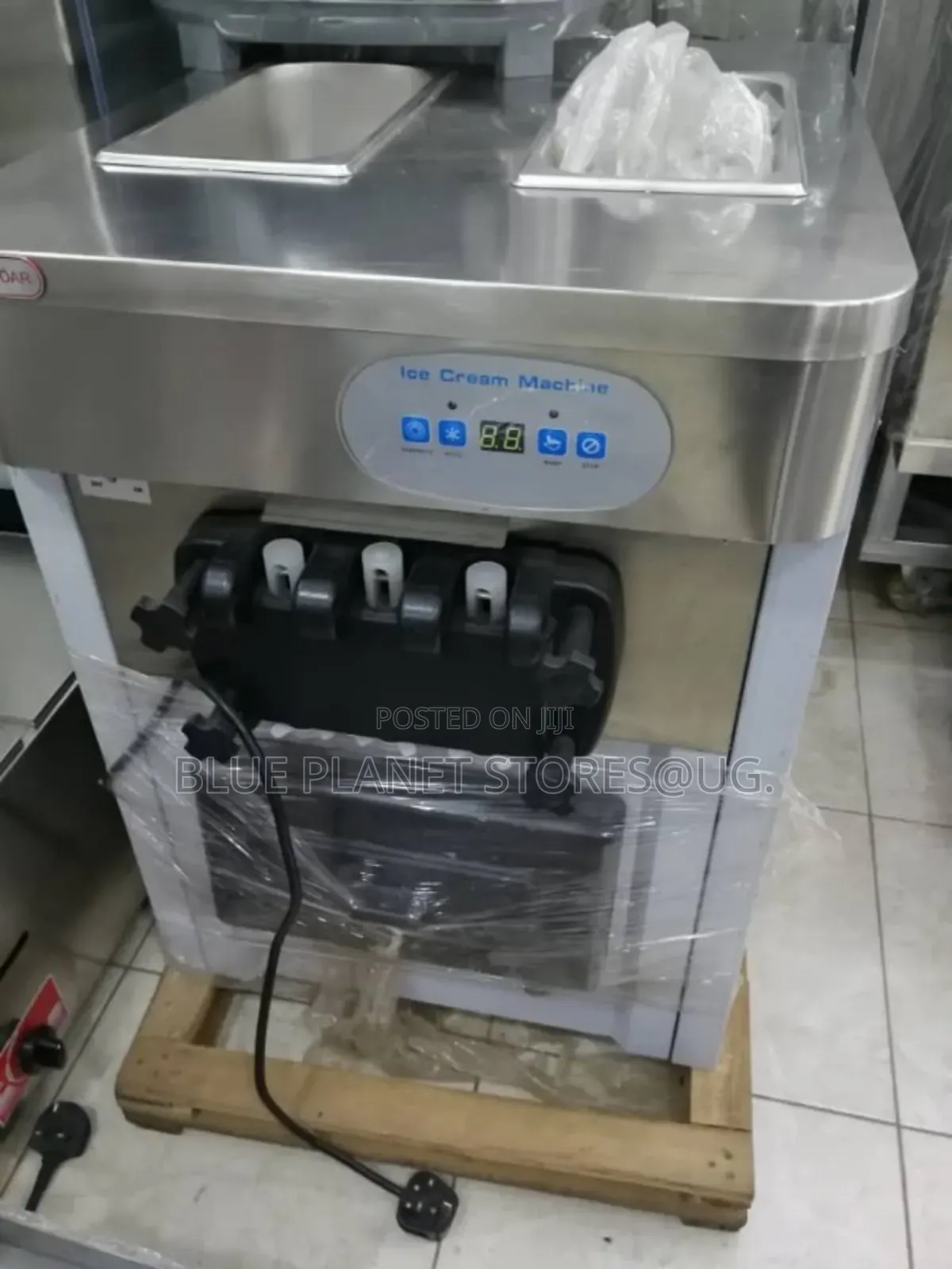 Automatic Ice Cream Machines \\ Table Soft Serve/Medium Size