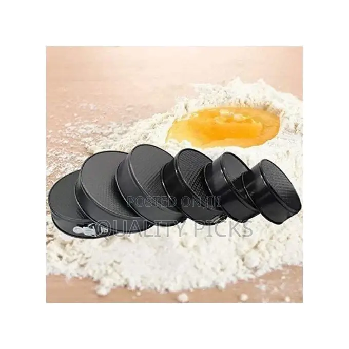 6 Pieces of Non-Stick Cake Mould Pans - Black.