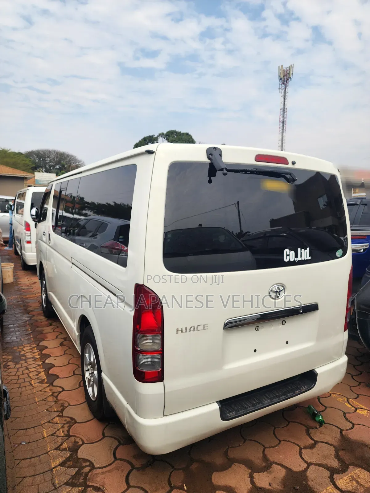 Toyota HiAce 2013 White
