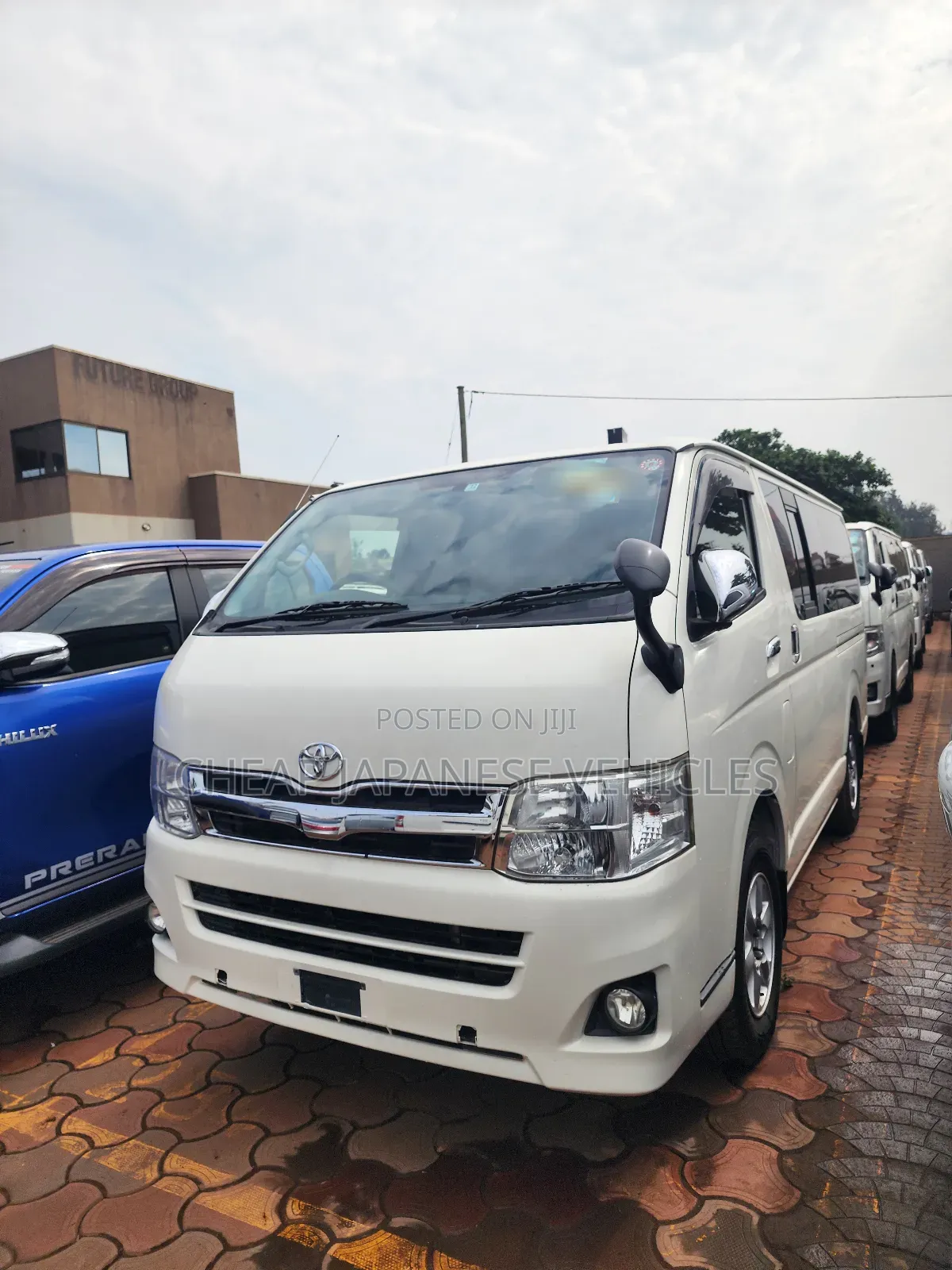 Toyota HiAce 2013 White