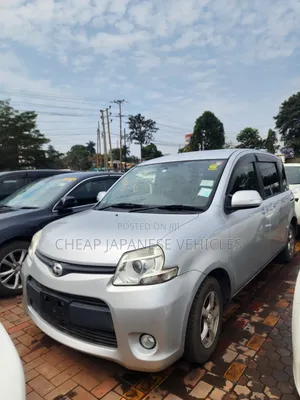 Toyota Sienta 1.5 FWD 2013 Silver