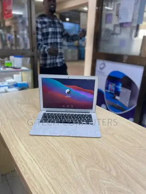 New Laptop Apple MacBook Air 2015 8GB Intel Core I5 SSD 256GB