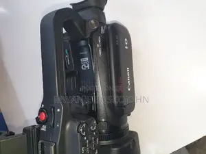 Canon XA30
