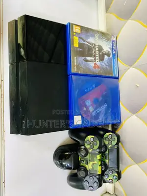 Sony Playstation 4 With 3 Games With 2 Game Controllers