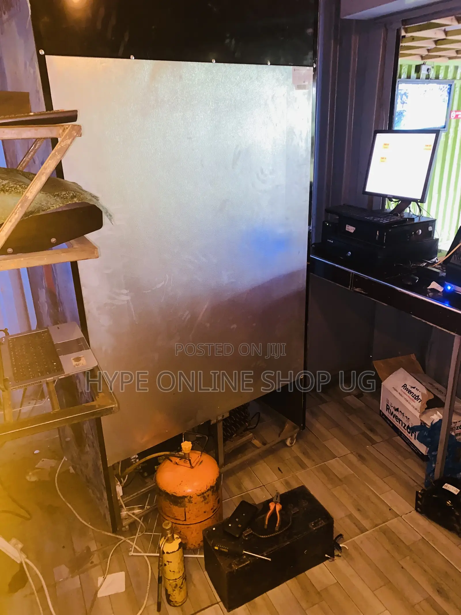 Display Fridge Repair Technician