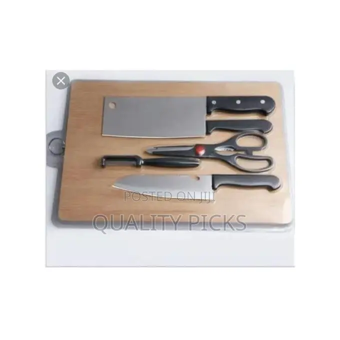 Wooden Chopping Board With Knives - Brown
