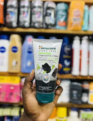 Himalaya Detoxifying Charcoal Face Wash
