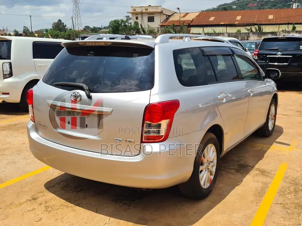 Toyota Corolla Fielder 2011 Silver
