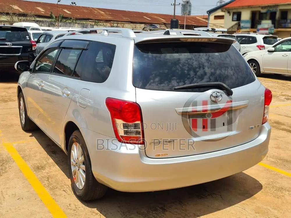 Toyota Corolla Fielder 2011 Silver