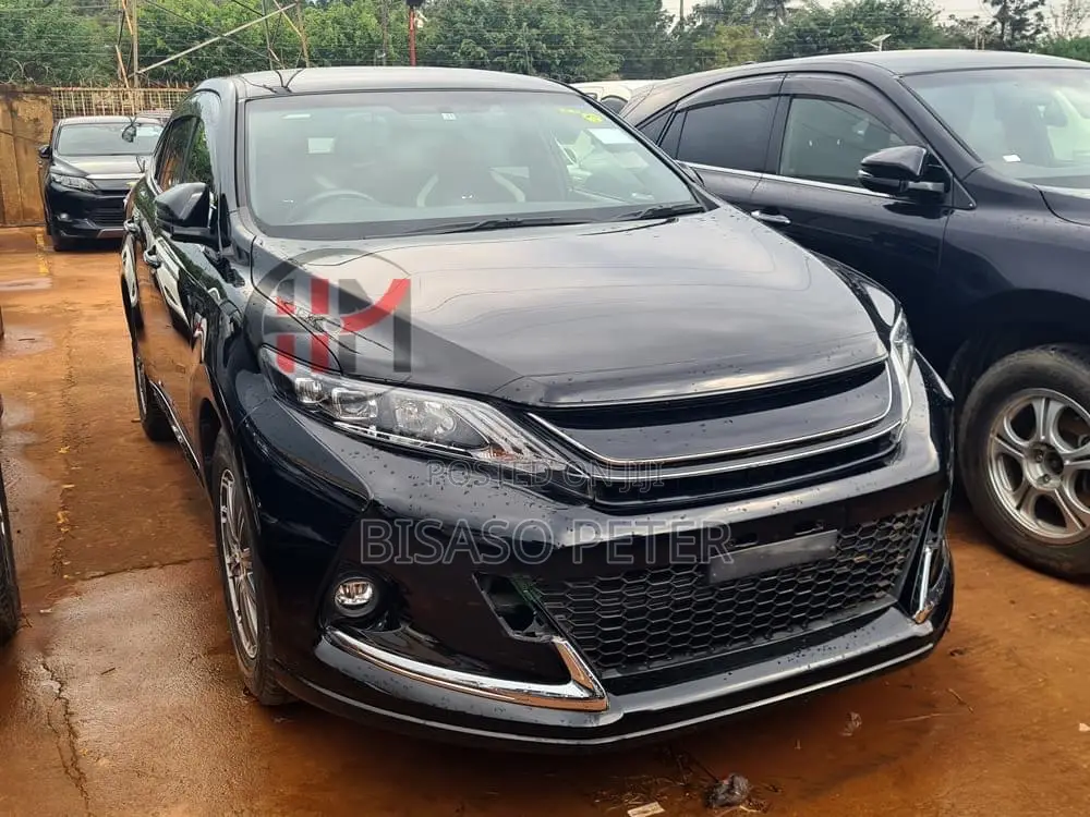 Toyota Harrier 2.0 2015 Black